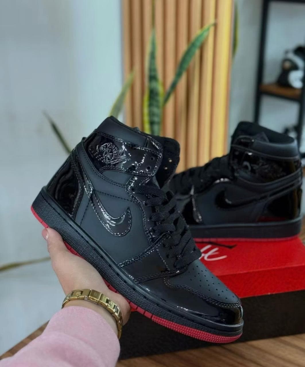 JORDAN 1 HIGH BLACK RED